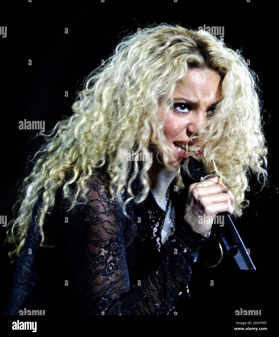 Shakira 2003 High Resolution Stock Photography and Images - Alamy